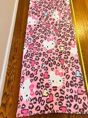Hello Kitty Pink Leopard Heart Throw‎